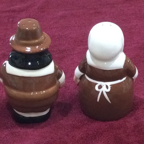 2002 Publix Little Pilgrim Salt & Pepper set, EUC - Picture 3 of 7